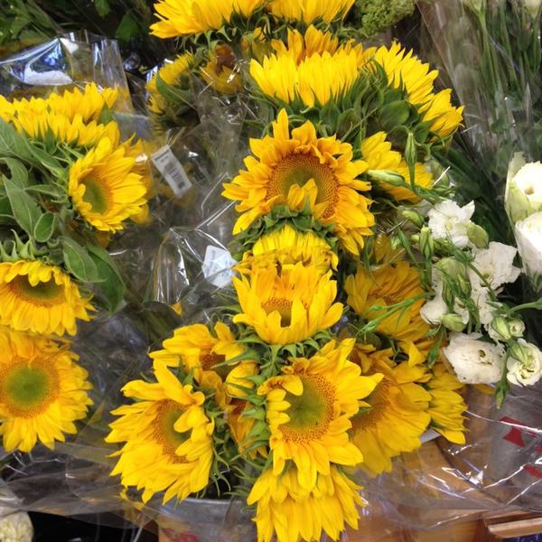 Photo taken at Trader Joe's by SoCal Gal on 5/13/2014-加尼福尼亚欧文欧文大道6222(在沙峡谷大道) Photo taken at Trader Joe's by SoCal Gal on 5/13/2014