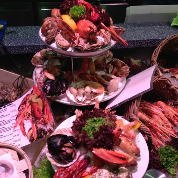 Photo taken at Simonis aan de Haven by Wim N. on 1/28/2013-荷兰南荷兰省斯赫弗宁恩鱼拍卖路20 Photo taken at Simonis aan de Haven by Wim N. on 1/28/2013