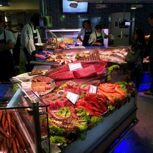 Photo taken at Simonis aan de Haven by Frederik Z. on 5/12/2012-荷兰南荷兰省斯赫弗宁恩鱼拍卖路20 Photo taken at Simonis aan de Haven by Frederik Z. on 5/12/2012