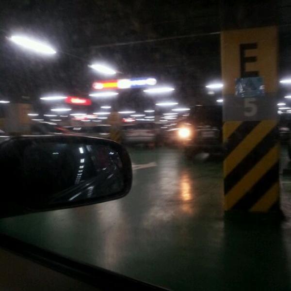 Photo taken at 홈플러스 / Home Plus by shutterbug b. on 1/7/2012-忠清北道清州上党区东城酒馆 Photo taken at 홈플러스 / Home Plus by shutterbug b. on 1/7/2012