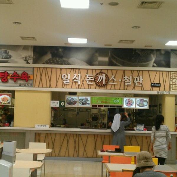 Photo taken at 홈플러스 / Home Plus by 낭만엥구 J. on 7/6/2012-忠清北道清州上党区东城酒馆 Photo taken at 홈플러스 / Home Plus by 낭만엥구 J. on 7/6/2012