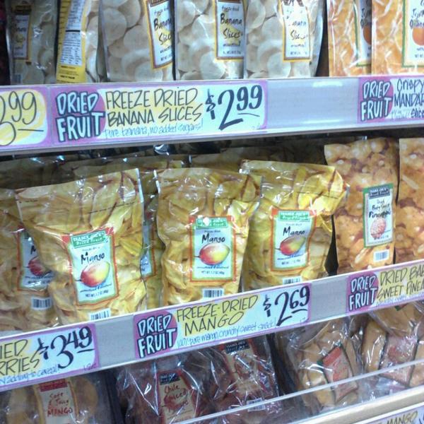 Photo taken at Trader Joe's by Dianne -伊利诺州拉格兰奇市奥格登大道拉格兰奇路北25号 Photo taken at Trader Joe's by Dianne