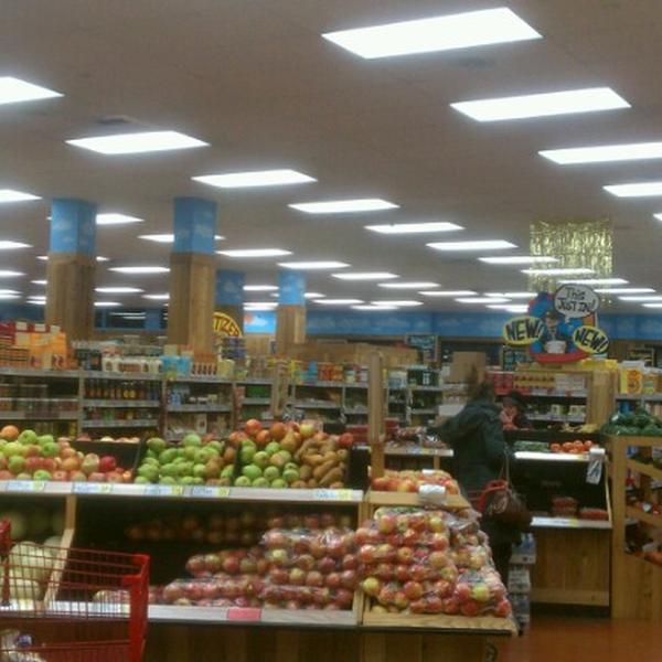 Photo taken at Trader Joe's by Rick E F. on 1/4/2013-伊利诺州拉格兰奇市奥格登大道拉格兰奇路北25号 Photo taken at Trader Joe's by Rick E F. on 1/4/2013