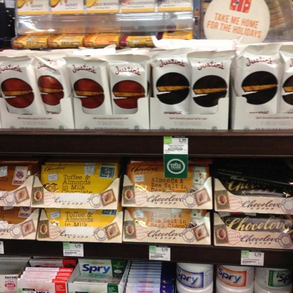 Photo taken at Whole Foods Market by Yoav L. on 11/24/2012-加尼福尼亚圣莫尼卡威尔希尔大道500(在第5街) Photo taken at Whole Foods Market by Yoav L. on 11/24/2012