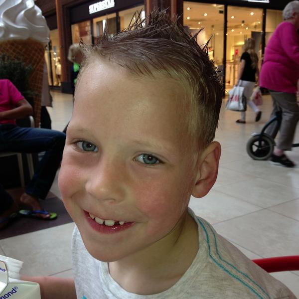 Photo taken at HEMA by Joop S. on 5/7/2013-荷兰北荷兰省霍夫多普圩区广场209 Photo taken at HEMA by Joop S. on 5/7/2013