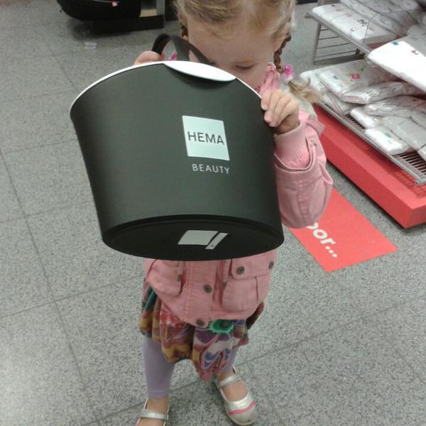 Photo taken at HEMA by Jessica v. on 10/5/2013-荷兰北荷兰省霍夫多普圩区广场209 Photo taken at HEMA by Jessica v. on 10/5/2013