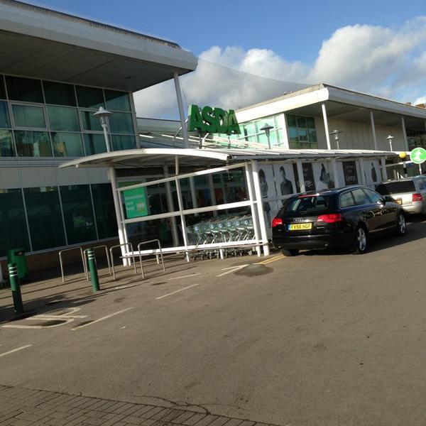 Photo taken at ASDA by Aline F. on 1/27/2013-英国伦敦四十小巷 Photo taken at ASDA by Aline F. on 1/27/2013