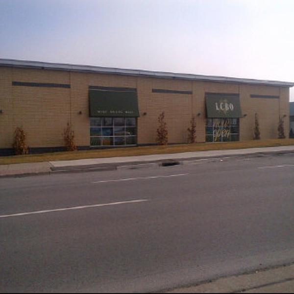 Photo taken at LCBO by Salty S. on 3/17/2012-加拿大密西沙加坊一街65 Photo taken at LCBO by Salty S. on 3/17/2012