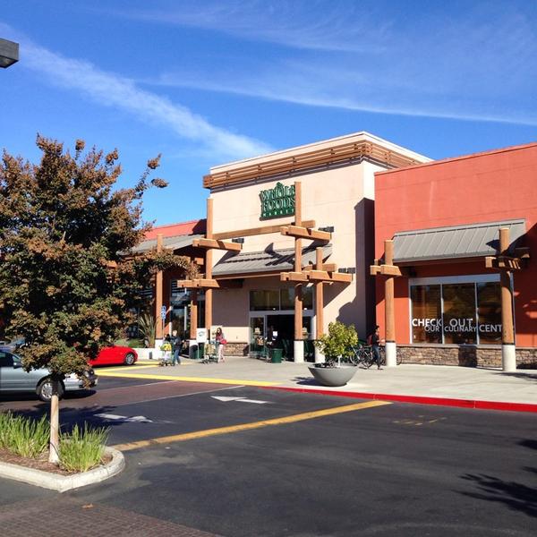 Photo taken at Whole Foods Market by Jonathan F. on 11/5/2013-加利福尼亚州库比蒂诺史蒂文斯希大道20955号 Photo taken at Whole Foods Market by Jonathan F. on 11/5/2013