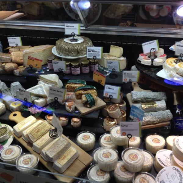 Photo taken at Whole Foods Market by Annie on 4/14/2012-加利福尼亚州库比蒂诺史蒂文斯希大道20955号 Photo taken at Whole Foods Market by Annie on 4/14/2012