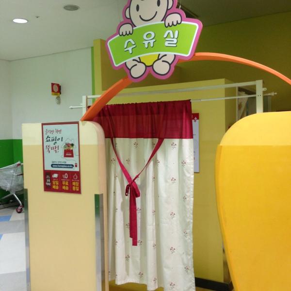 Photo taken at 홈플러스 (Home plus) by Soratopapa S. on 7/4/2013