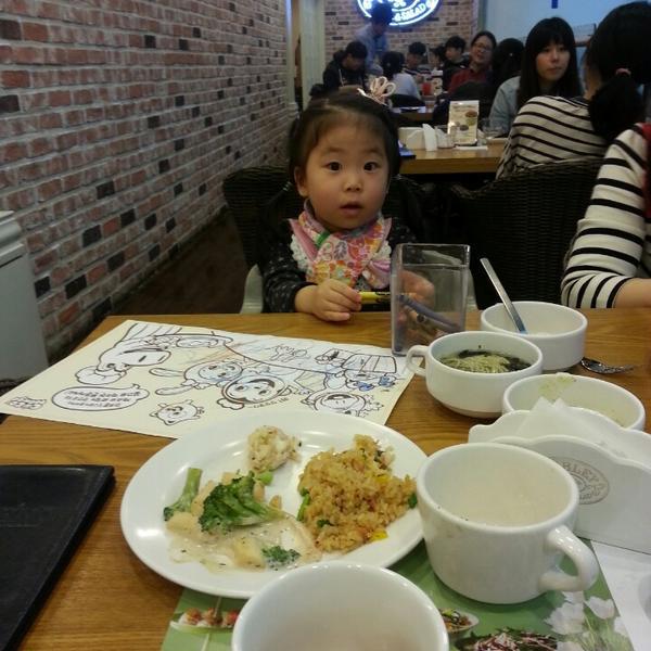 Photo taken at 홈플러스 (Home plus) by 석호 윤. on 4/13/2013