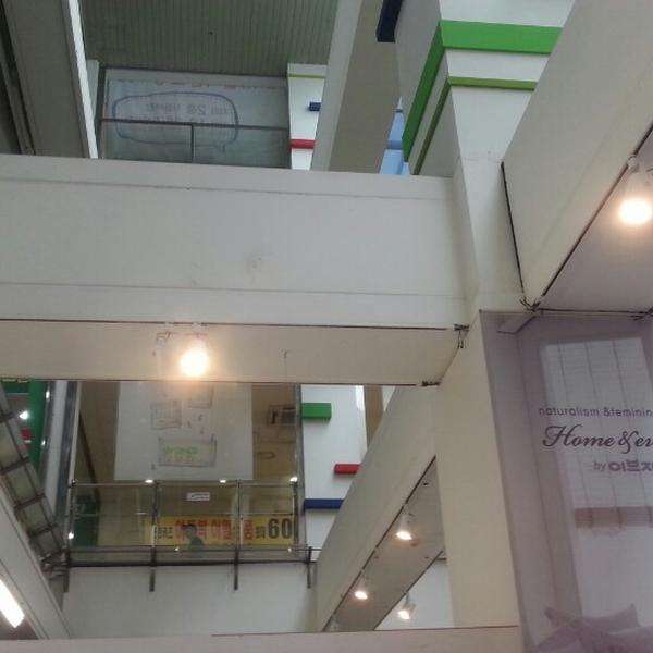 Photo taken at 홈플러스 (Home plus) by SungKyun A. on 6/8/2013