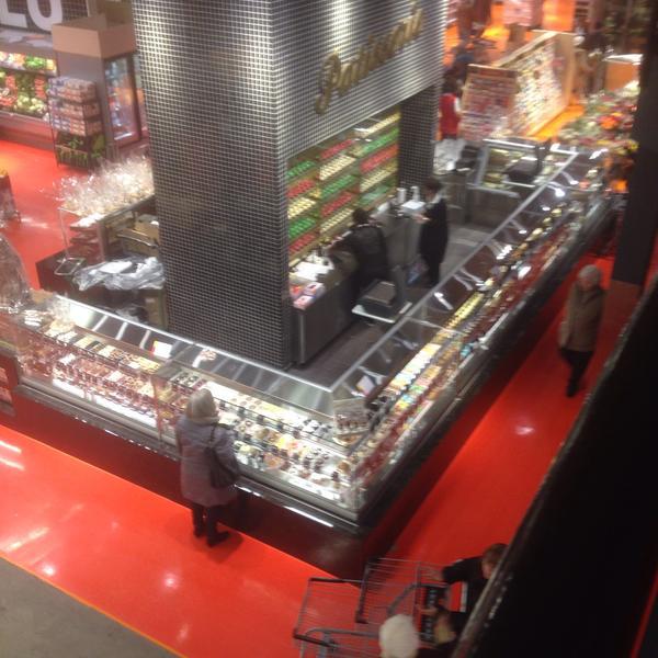 Photo taken at Loblaws by Jeffy B. on 12/23/2014