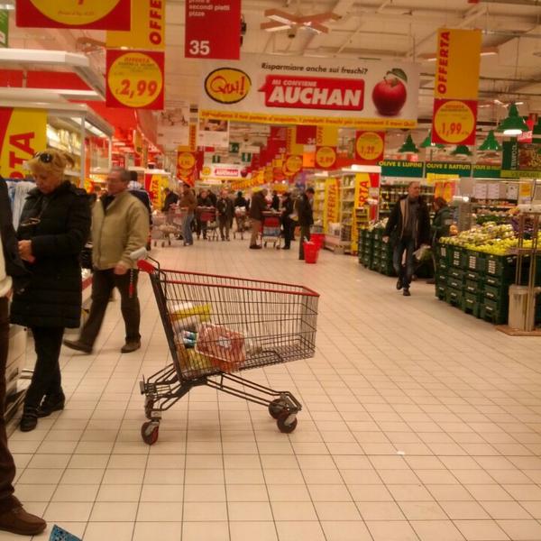 Photo taken at Auchan by L S. on 3/17/2013-意大利威尼斯唐托萨托街22 Photo taken at Auchan by L S. on 3/17/2013