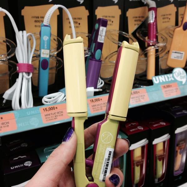 Photo taken at 올리브영 (OLIVE YOUNG) by 살찐고양이 미. on 3/11/2014