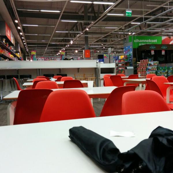 Photo taken at K-citymarket by Emilia-西南芬兰区图尔库购物中心 Photo taken at K-citymarket by Emilia
