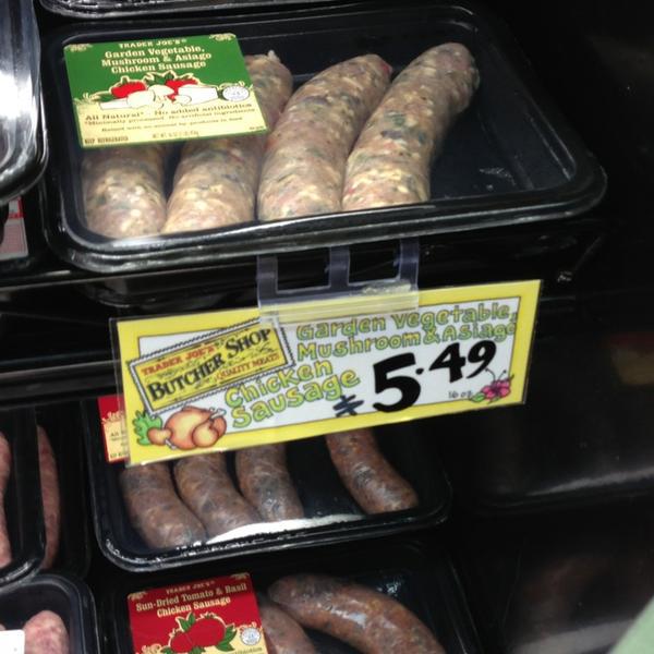 Photo taken at Trader Joe's by Amos B. on 7/14/2013-密苏里州克雷夫科尔橄榄树大道11505号 Photo taken at Trader Joe's by Amos B. on 7/14/2013