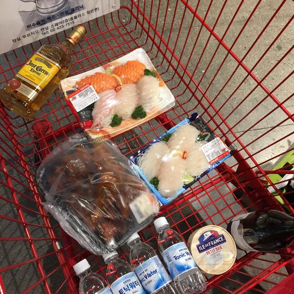 Photo taken at 홈플러스 (Home plus) by JK J. on 1/31/2015-首尔市松坡区蚕室洞新川路6路16号 Photo taken at 홈플러스 (Home plus) by JK J. on 1/31/2015