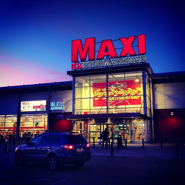 Photo taken at Maxi ICA Stormarknad Råå by Håkan D. on 3/3/2013