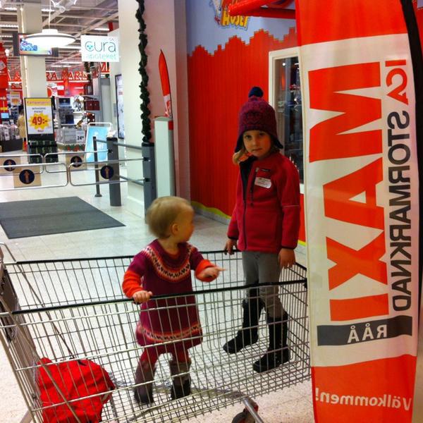 Photo taken at Maxi ICA Stormarknad Råå by Dimitrij A. on 12/27/2012-瑞典斯科讷省赫尔辛堡Råå中心 Photo taken at Maxi ICA Stormarknad Råå by Dimitrij A. on 12/27/2012