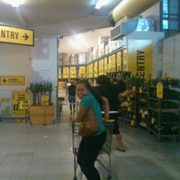 Photo taken at PAK'nSAVE by Kolone on 12/22/2011