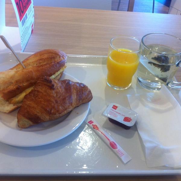 Photo taken at HEMA by Yade Ö. on 11/13/2013