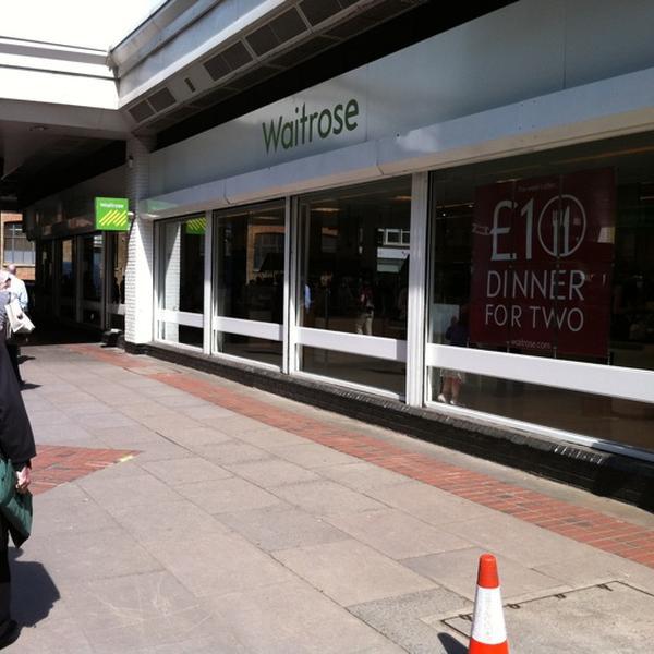 Photo taken at Waitrose by Zen G. on 9/2/2011-英国伦敦巴比肯樱桃树步行中心 Photo taken at Waitrose by Zen G. on 9/2/2011