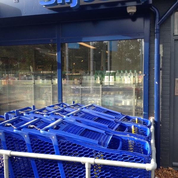 Photo taken at Albert Heijn by Cairn T. on 10/10/2012-荷兰德伦特格罗尔奥尔路5号 Photo taken at Albert Heijn by Cairn T. on 10/10/2012