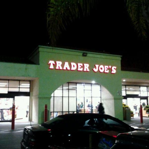 Photo taken at Trader Joe's by Neal Thomas B. on 1/30/2012-美国加利福尼亚州惠提尔惠蒂尔大道15025 Photo taken at Trader Joe's by Neal Thomas B. on 1/30/2012