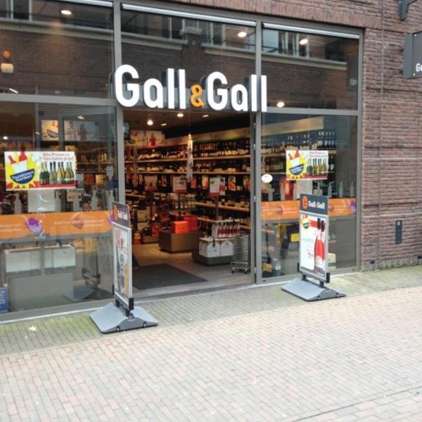 Photo taken at Gall & Gall by Michel S. on 7/14/2012