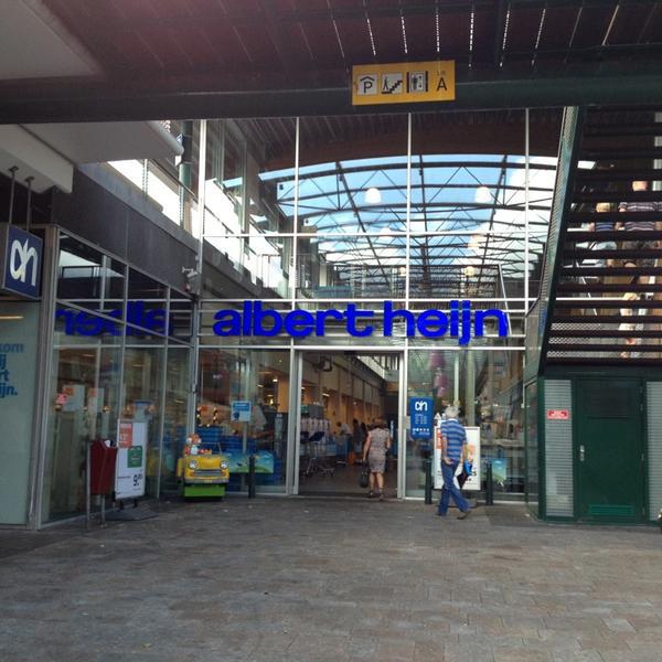 Photo taken at Albert Heijn XL by Bart E. on 8/3/2013-荷兰南荷兰省莱岑丹锦带路48号 Photo taken at Albert Heijn XL by Bart E. on 8/3/2013