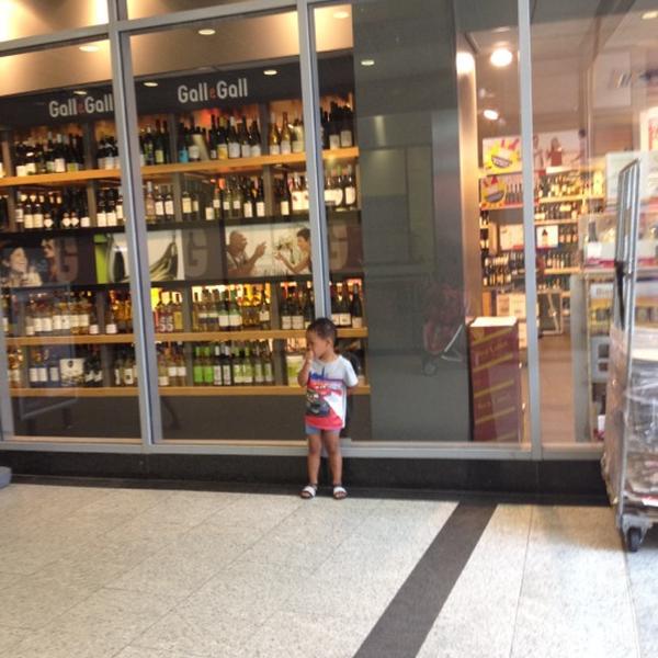 Photo taken at Gall & Gall by Maarten M. on 8/19/2012