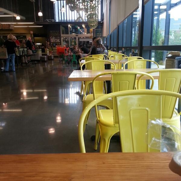 Photo taken at Whole Foods Market by eckie p. on 5/18/2013-俄勒冈州俄克拉荷马市北西大街(北克拉森大道)6001 Photo taken at Whole Foods Market by eckie p. on 5/18/2013