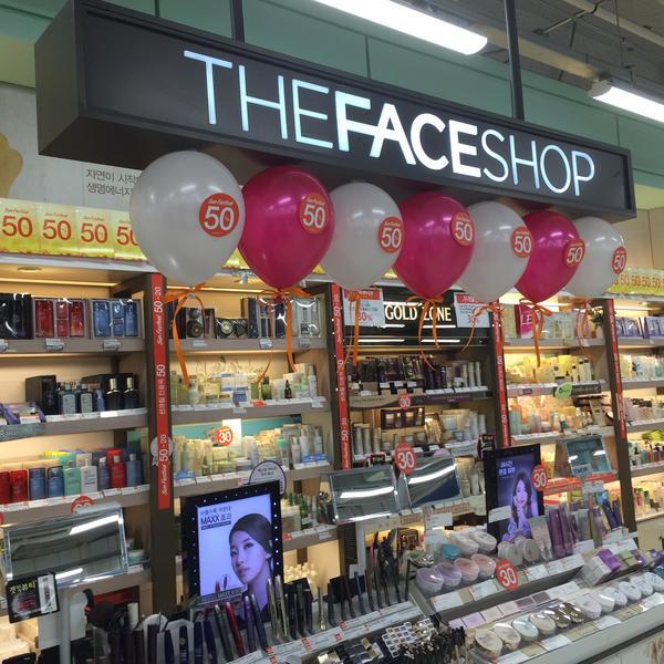 Photo taken at 홈플러스 (Home Plus) by JINUSTAR™ on 4/5/2015-京畿道高阳市一山东区中央路1275号路64号(一山店) Photo taken at 홈플러스 (Home Plus) by JINUSTAR™ on 4/5/2015