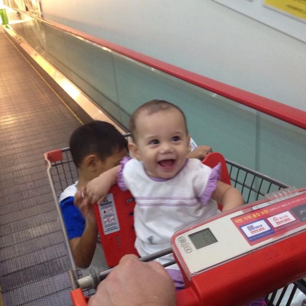 Photo taken at 홈플러스 / Home Plus by Mary Joy Z. on 10/20/2013