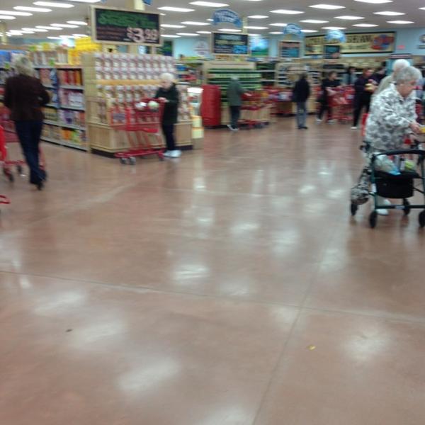 Photo taken at Trader Joe's by Nick K. on 11/16/2012-威斯康辛州布鲁克菲尔德布卢芒德路12665号 Photo taken at Trader Joe's by Nick K. on 11/16/2012