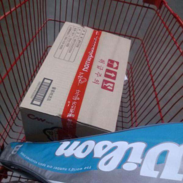 Photo taken at 홈플러스 (Home plus) by Kyutae T. on 3/15/2014-首尔市永登浦区堂山路42号 Photo taken at 홈플러스 (Home plus) by Kyutae T. on 3/15/2014