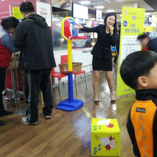 Photo taken at 홈플러스 (Home plus) by Max K. on 3/1/2014-首尔市永登浦区堂山路42号 Photo taken at 홈플러스 (Home plus) by Max K. on 3/1/2014