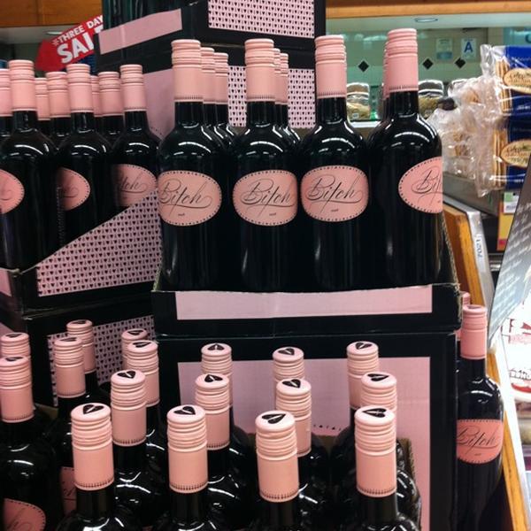 Photo taken at Whole Foods Market by Robert N. on 10/16/2011-加利福尼亚州91423 谢尔曼奥克斯 滨江中央(在冷水峡谷大道)12905号 Photo taken at Whole Foods Market by Robert N. on 10/16/2011