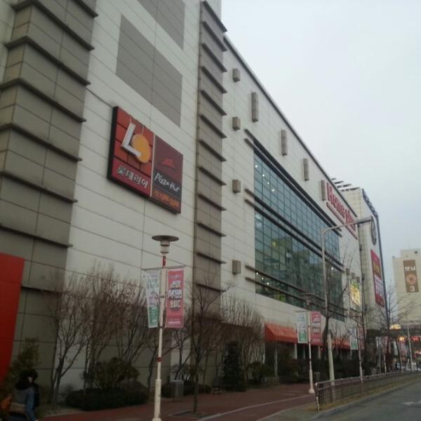 Photo taken at 홈플러스 / Home Plus by Plooos C. on 2/28/2013-大田西区107 Photo taken at 홈플러스 / Home Plus by Plooos C. on 2/28/2013