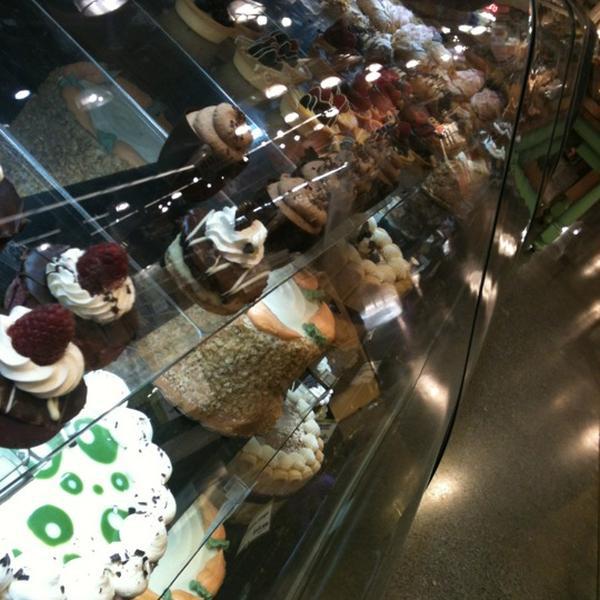 Photo taken at Whole Foods Market by Matthew M. on 2/18/2012-加尼福尼亚圣罗莎 城市 康涅狄格R390(在盖尔南韦尔路) Photo taken at Whole Foods Market by Matthew M. on 2/18/2012