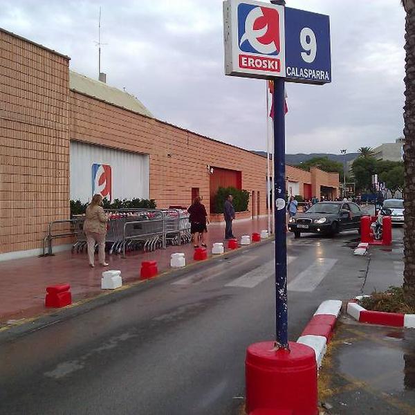 Photo taken at Supermercado Eroski Infante by VinylculturE on 10/27/2011