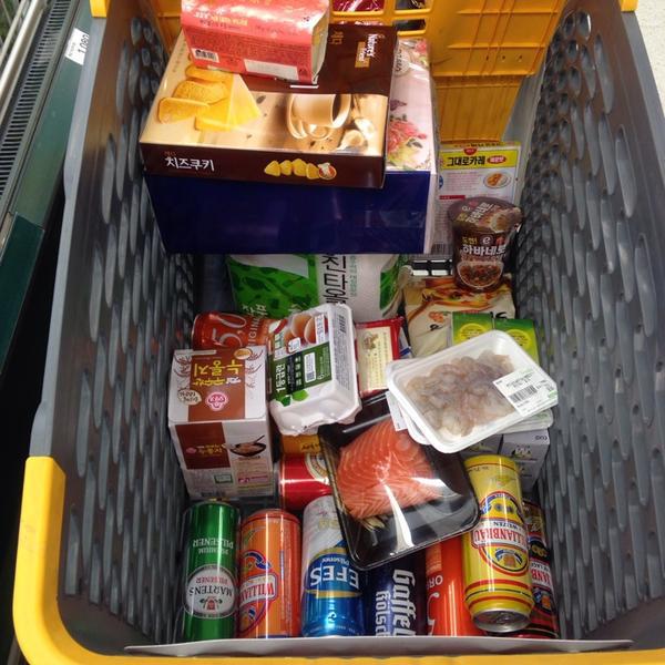 Photo taken at 이마트 / E-Mart by 겸겸겸 on 6/23/2014-首尔特别市机场74易买得超市 Photo taken at 이마트 / E-Mart by 겸겸겸 on 6/23/2014