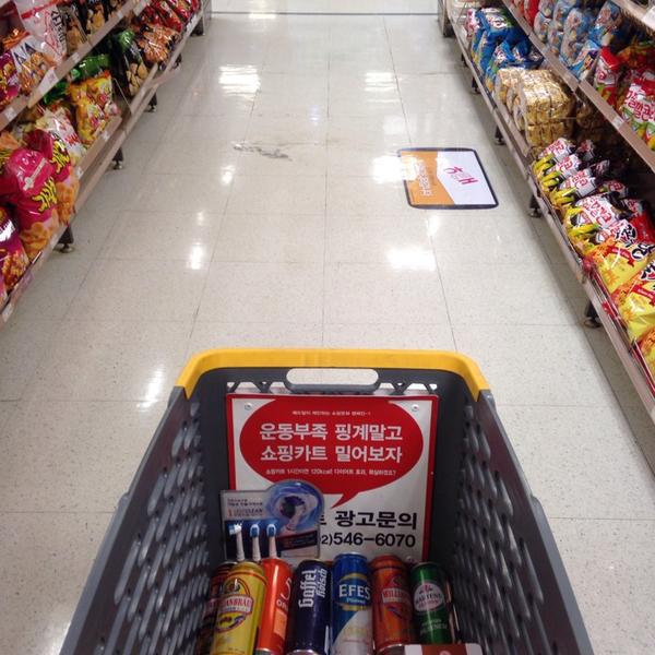 Photo taken at 이마트 / E-Mart by 겸겸겸 on 6/23/2014-首尔特别市机场74易买得超市 Photo taken at 이마트 / E-Mart by 겸겸겸 on 6/23/2014
