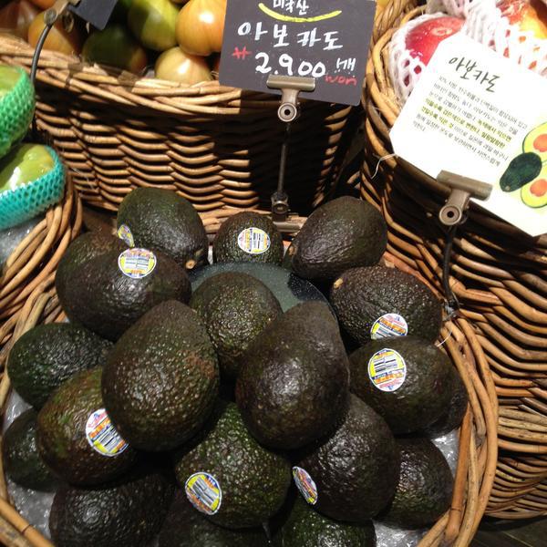 Photo taken at SSG FOOD MARKET by Song Won C. on 4/21/2013-首尔特别市江南区清潭洞442号 SSG食品超市 Photo taken at SSG FOOD MARKET by Song Won C. on 4/21/2013