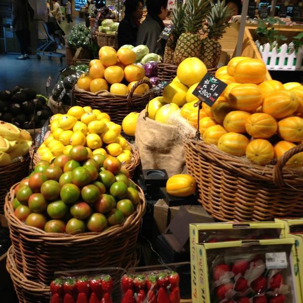 Photo taken at SSG FOOD MARKET by Min-ah L. on 3/1/2013-首尔特别市江南区清潭洞442号 SSG食品超市 Photo taken at SSG FOOD MARKET by Min-ah L. on 3/1/2013