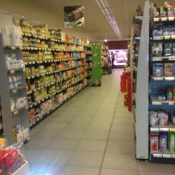 Photo taken at Proxy Delhaize by Stefaan T. on 8/10/2013-东佛兰德尼维勒姐妹爱街2号 Photo taken at Proxy Delhaize by Stefaan T. on 8/10/2013