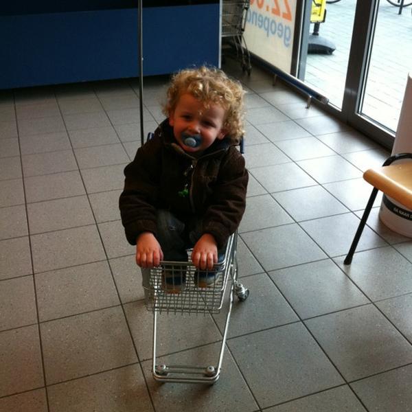 Photo taken at Albert Heijn by Steiner72 on 11/27/2012-荷兰北布拉班特省埃因霍温卡珊德拉广场8号 Photo taken at Albert Heijn by Steiner72 on 11/27/2012