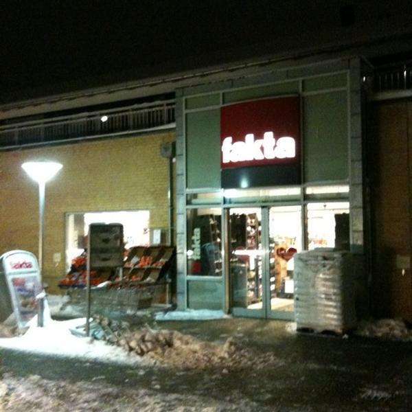 Photo taken at Fakta by Henning F. on 12/20/2010